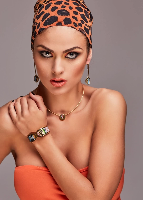 Kırmızı Düğme Detay Crop Hırka